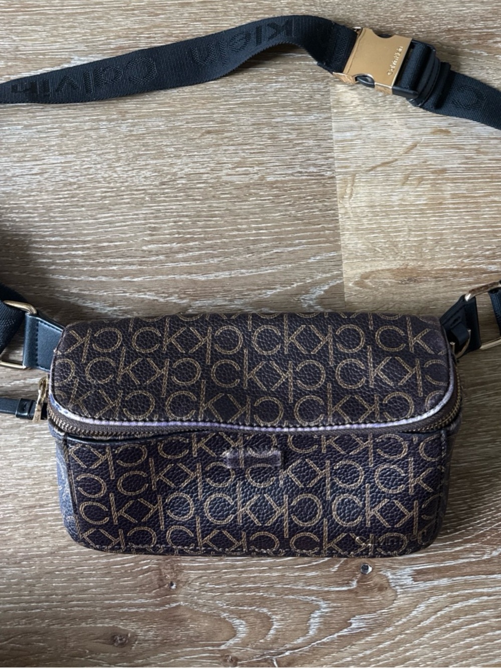 Calvin Klein Millie Signature Convertible Belt Bag with Zippered Coin Pouch EUC!